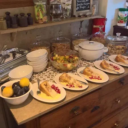 Stoevchen Cafe מלון